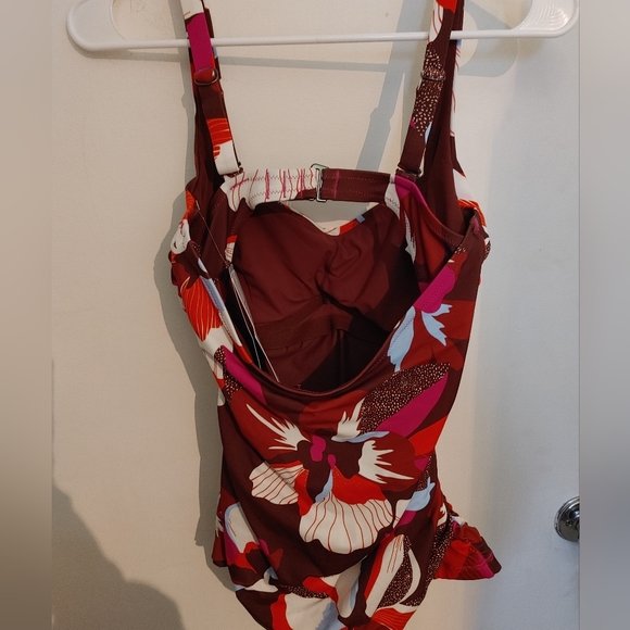 Athleta Tankini. Top 34DD.  NWT - Picture 4 of 7